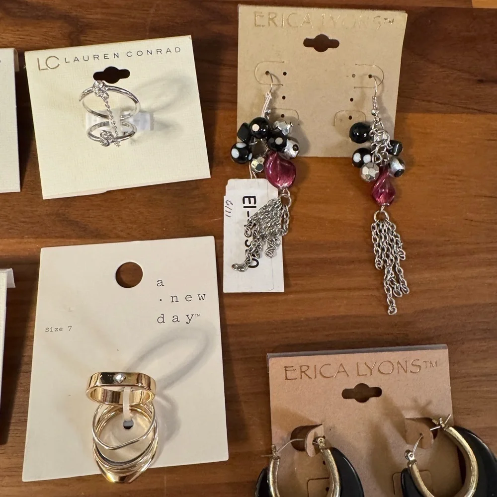 Bundle of Jewelry 16 pieces - retail $160+ - B3 - Picture 4 of 7